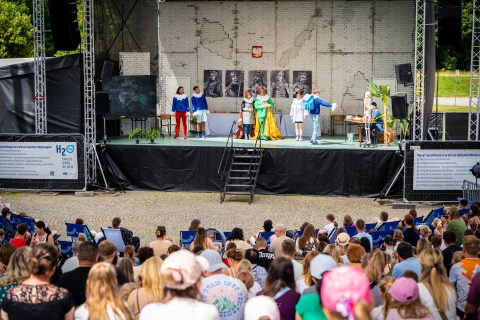 FK-Zaczarowana-Krolewna-1i2-23